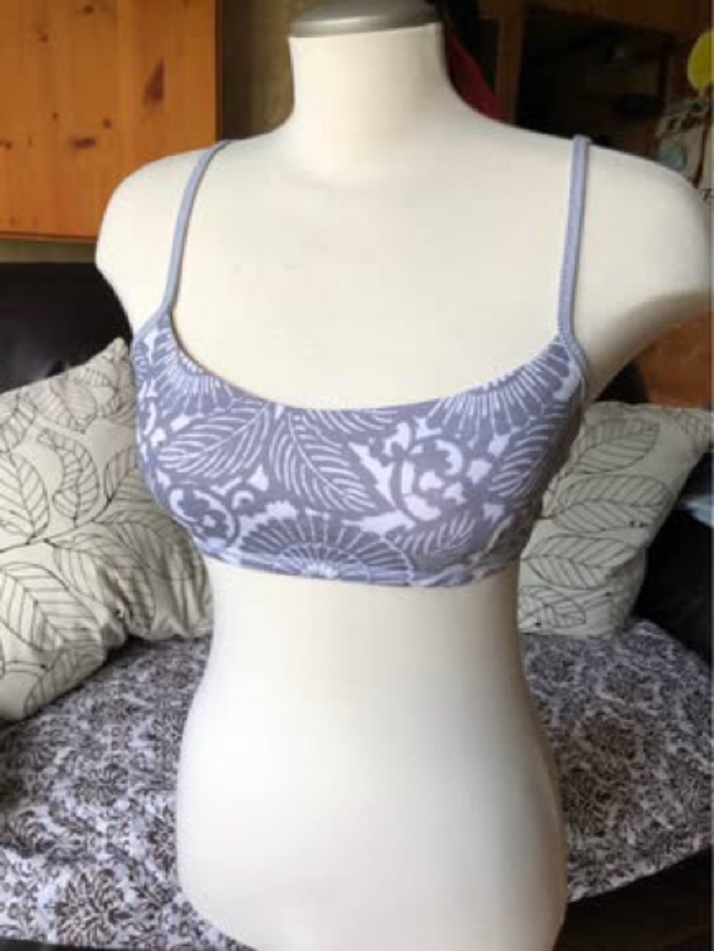 Lululemon Daily Bra
Beachy Floral White Fossil / Wee Stripe White Fossil Size 8 - Picture 6 of 8